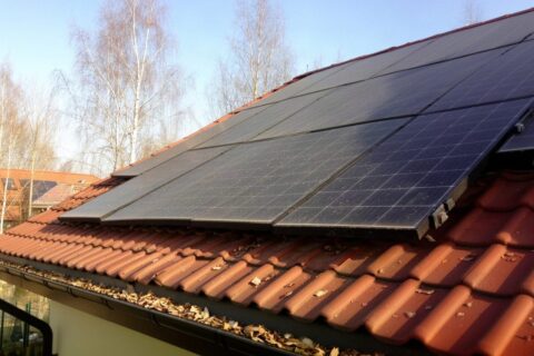 Fotowoltaika: co to jest, jak działa i ile daje instalacja na domu